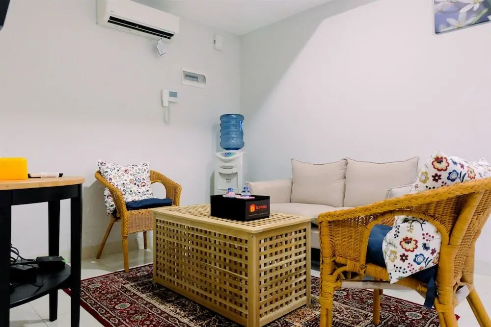 Джакарта: Comfy 2BR The Mansion Apartment Kemayoran