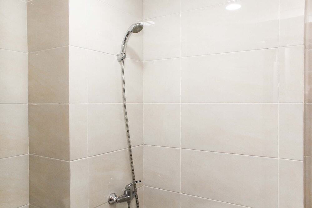 Чикаранг: Nice And Comfort Studio Apartment At Mustika Golf Residence