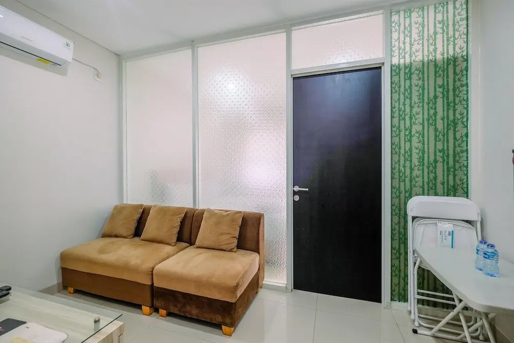 Депок: Simply Clean And Cozy 1Br With Sofabed At Atlanta Residence Apartment