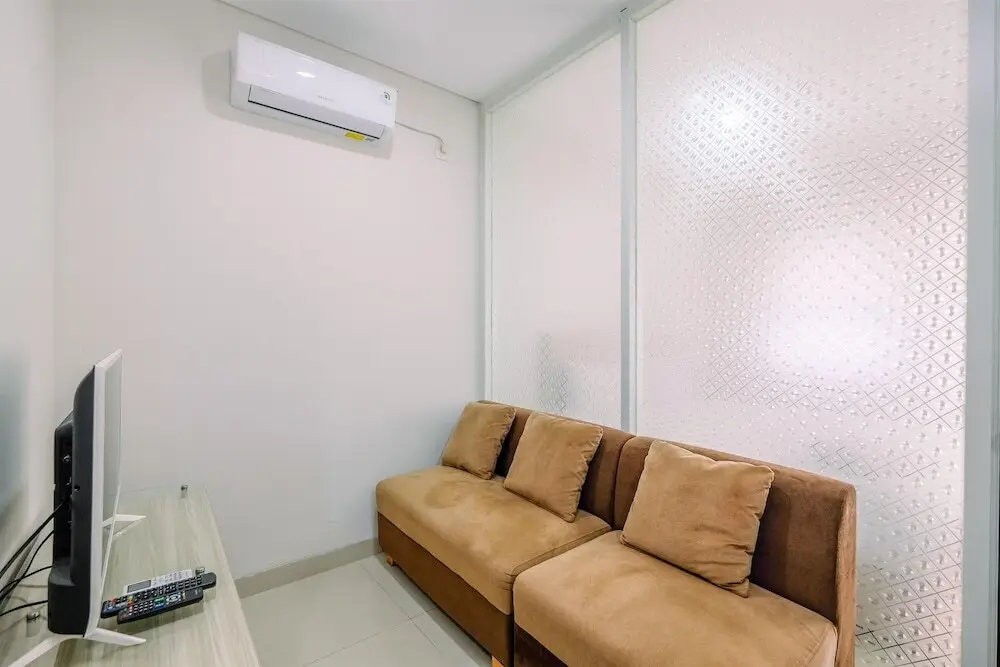 Депок: Simply Clean And Cozy 1Br With Sofabed At Atlanta Residence Apartment