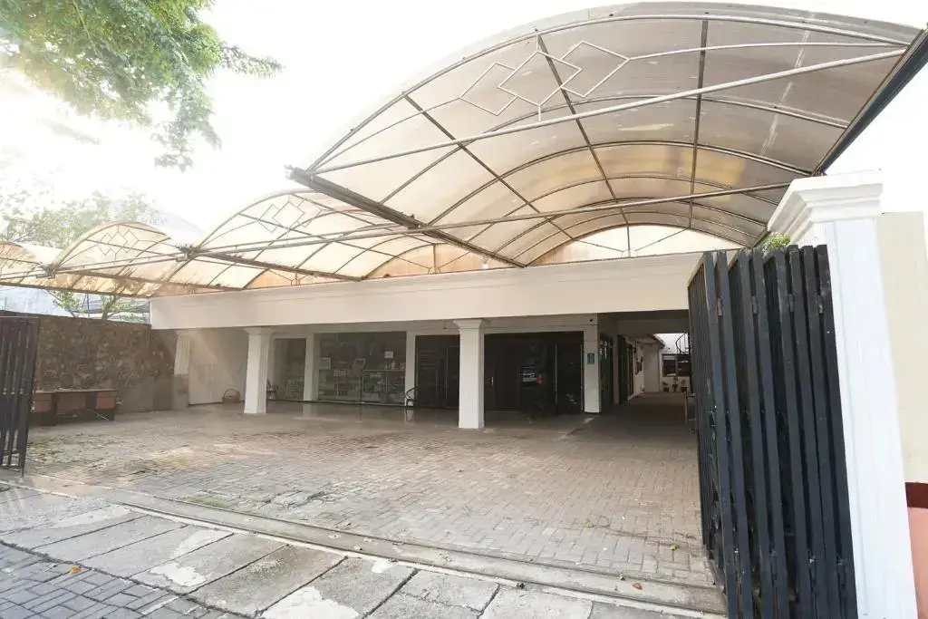 Сурабая: Merapi Inn Syariah