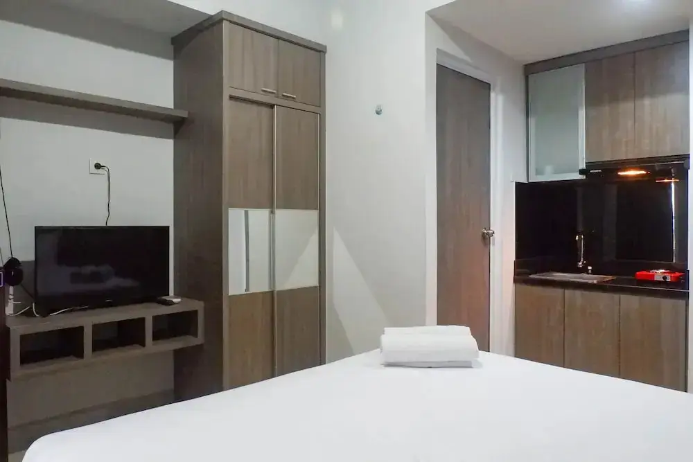 Сурабая: Delightful Luxurious Studio Room at Taman Melati Surabaya Apartment
