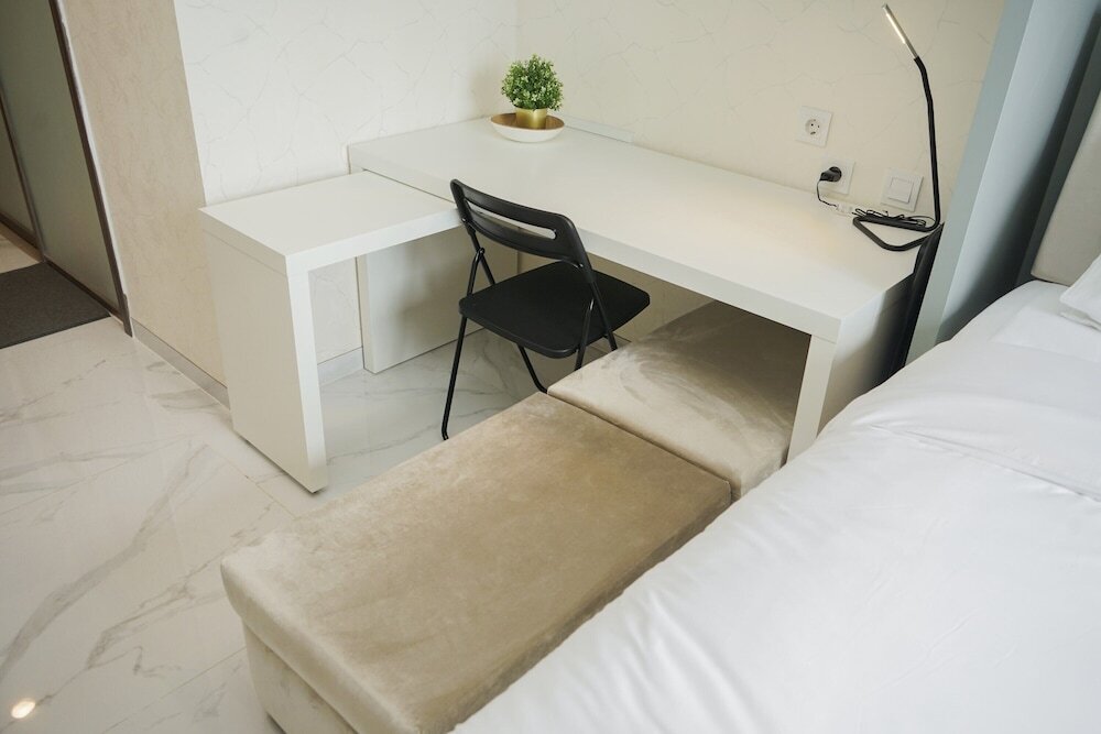 Legok: Stunning Studio Apartment at Sky House BSD