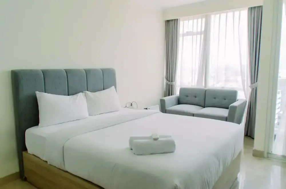 Джакарта: Elegant and Comfy Studio at Menteng Park Apartment