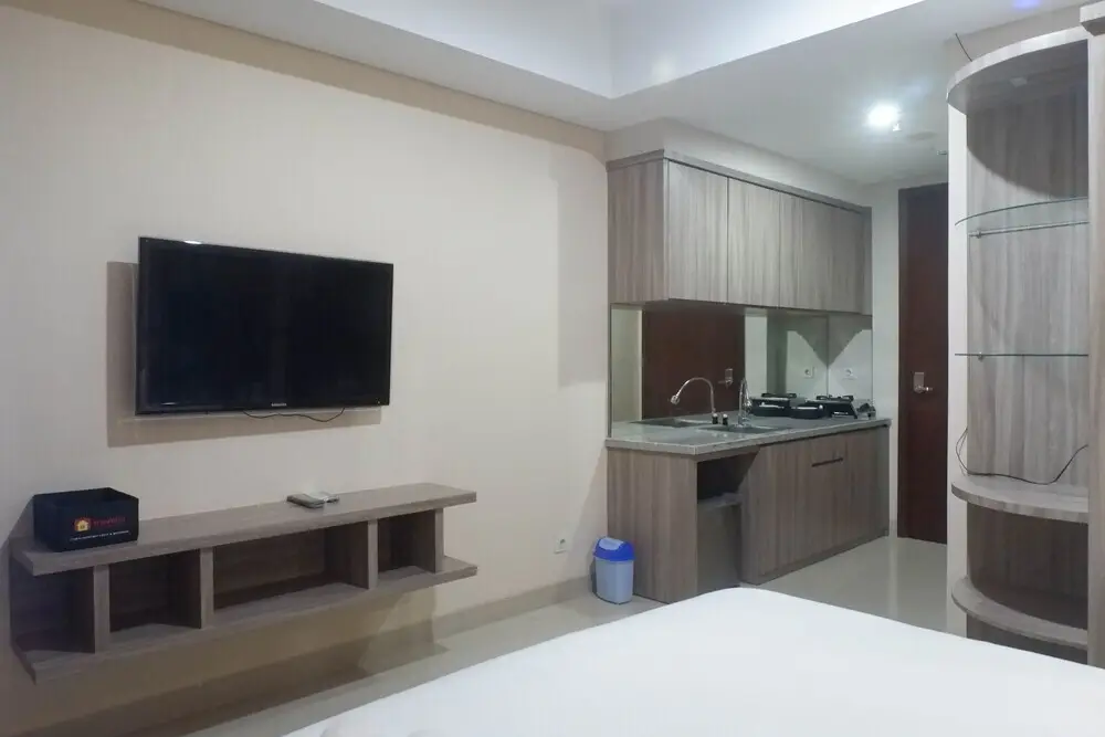 Сурабая: Exquisite Studio Apartment at Grand Sungkono Lagoon