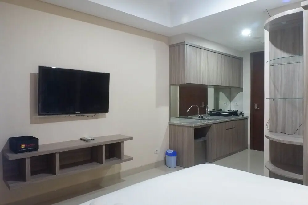 Сурабая: Exquisite Studio Apartment at Grand Sungkono Lagoon