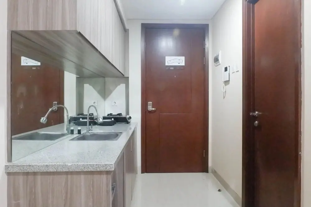 Сурабая: Exquisite Studio Apartment at Grand Sungkono Lagoon