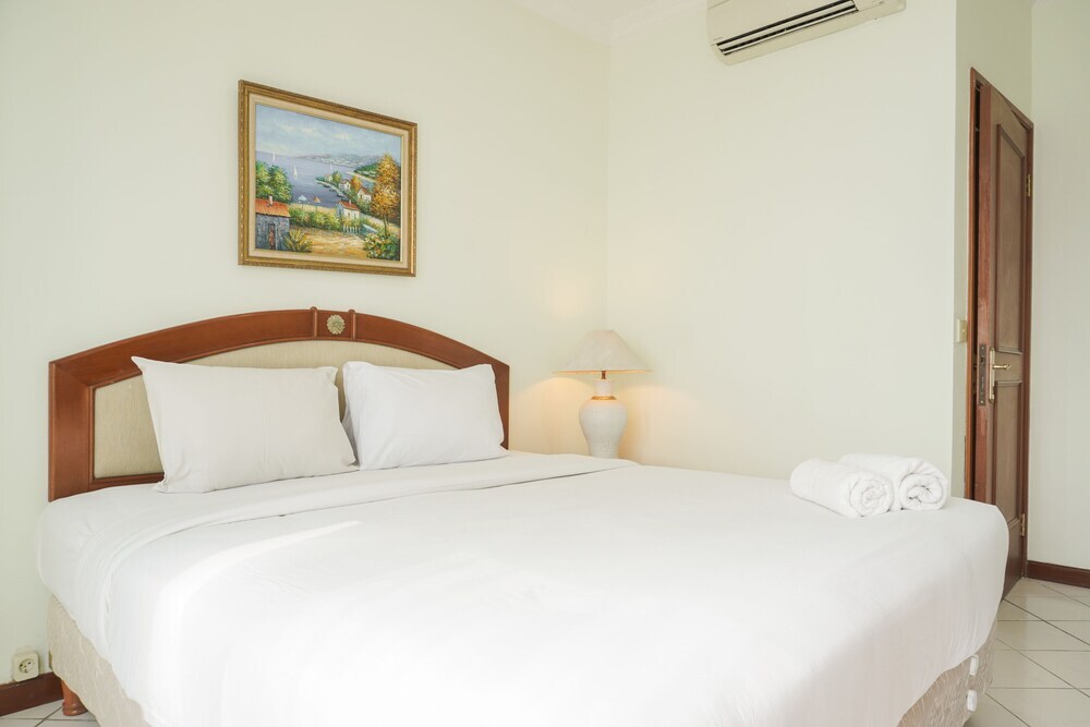 Джакарта: Nice and Modern 1BR at Puri Casablanca Apartment