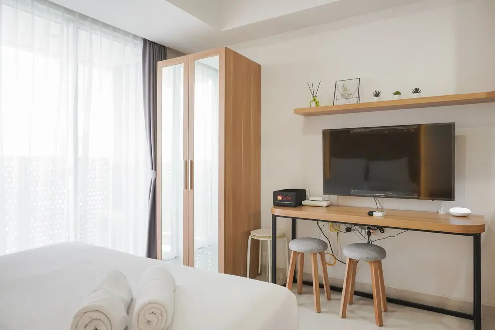Джакарта: New and Modern Studio at West Vista Apartment