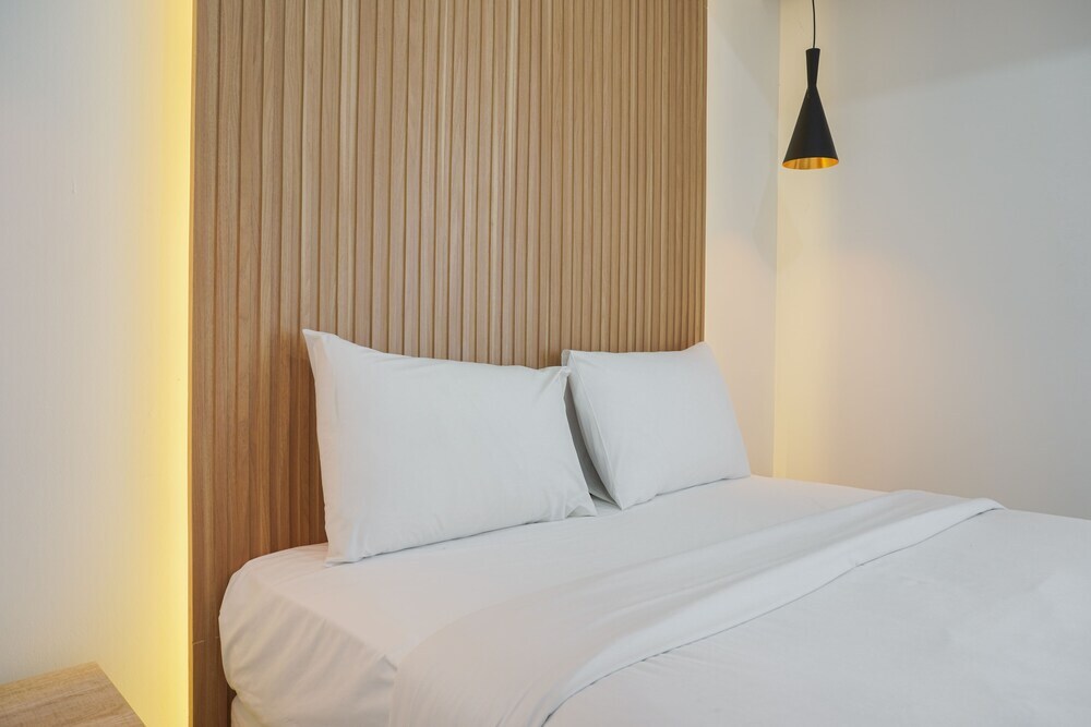Джакарта: New and Modern Studio at West Vista Apartment