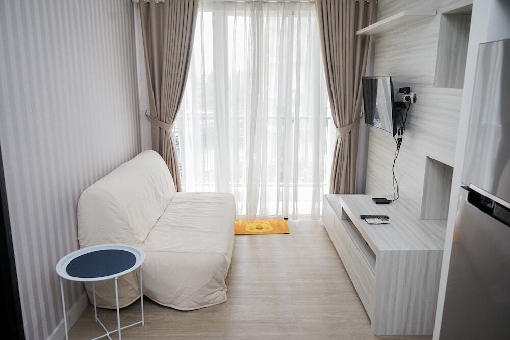 Legok: Comfy 1BR Apartment at Casa De Parco