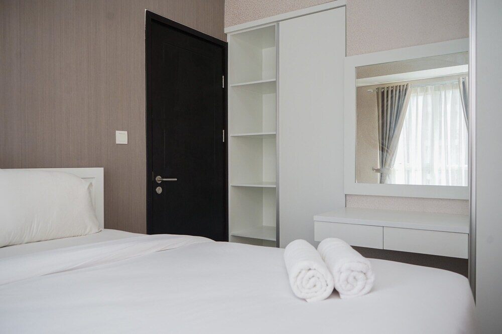 Legok: Comfy 1BR Apartment at Casa De Parco