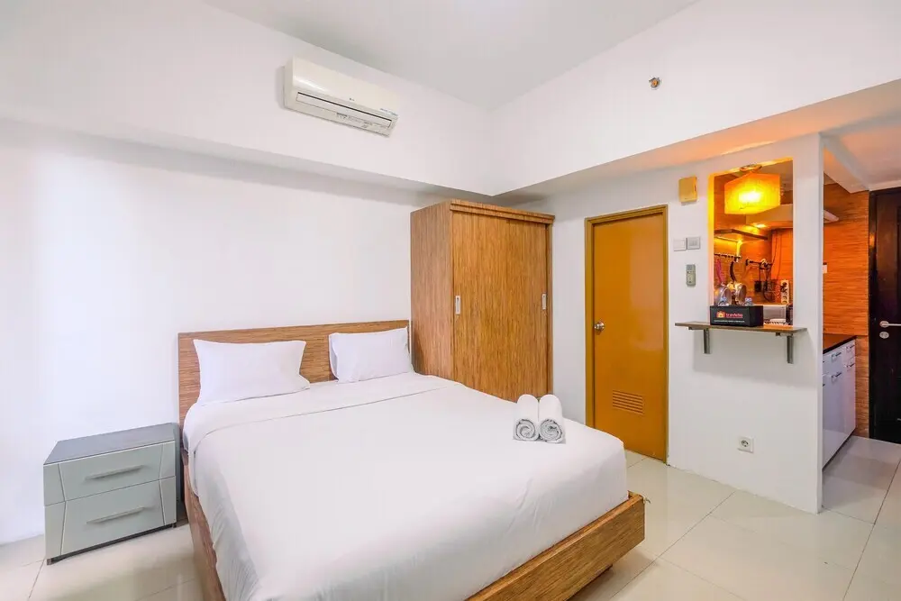 Джакарта: Elegant and Comfy Studio Apartment Ambassade Residence