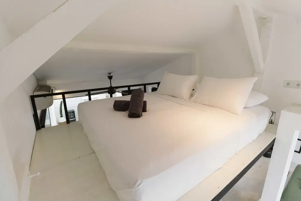 Чангу: 2 BR Modern Art Loft Canggu