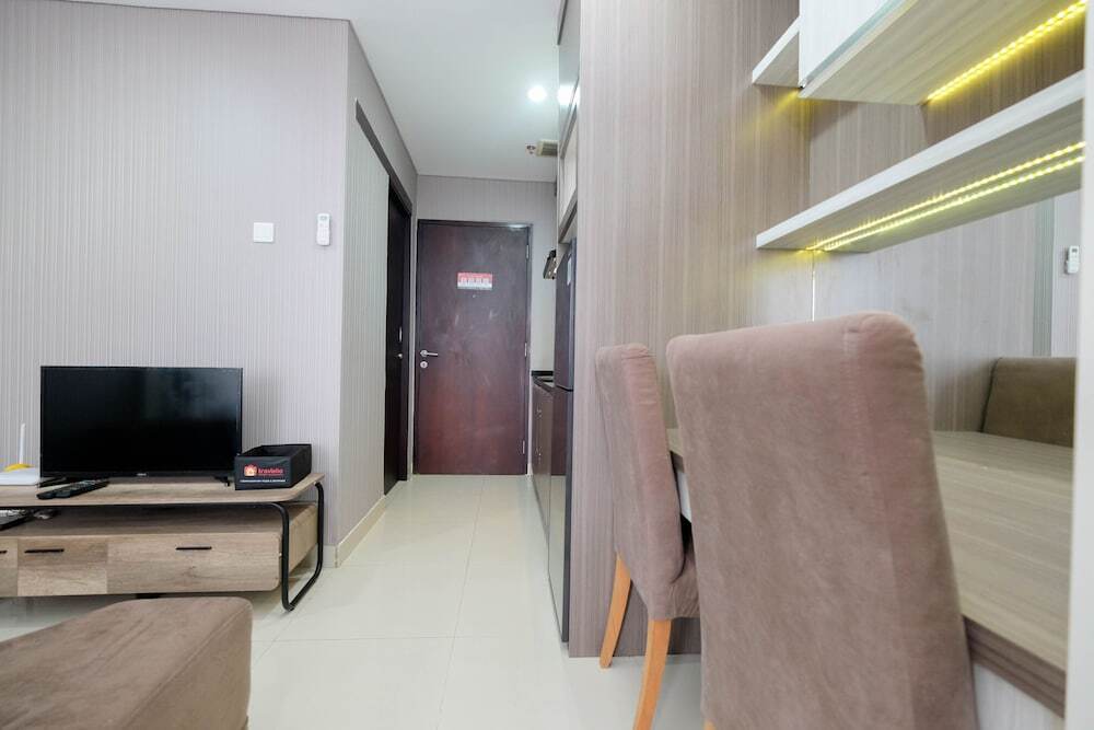 Депок: Simply Clean And Cozy 1Br With Sofabed At Atlanta Residence Apartment