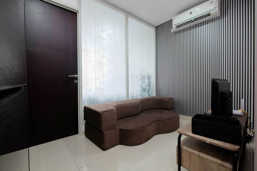 Депок: Simply Clean And Cozy 1Br With Sofabed At Atlanta Residence Apartment