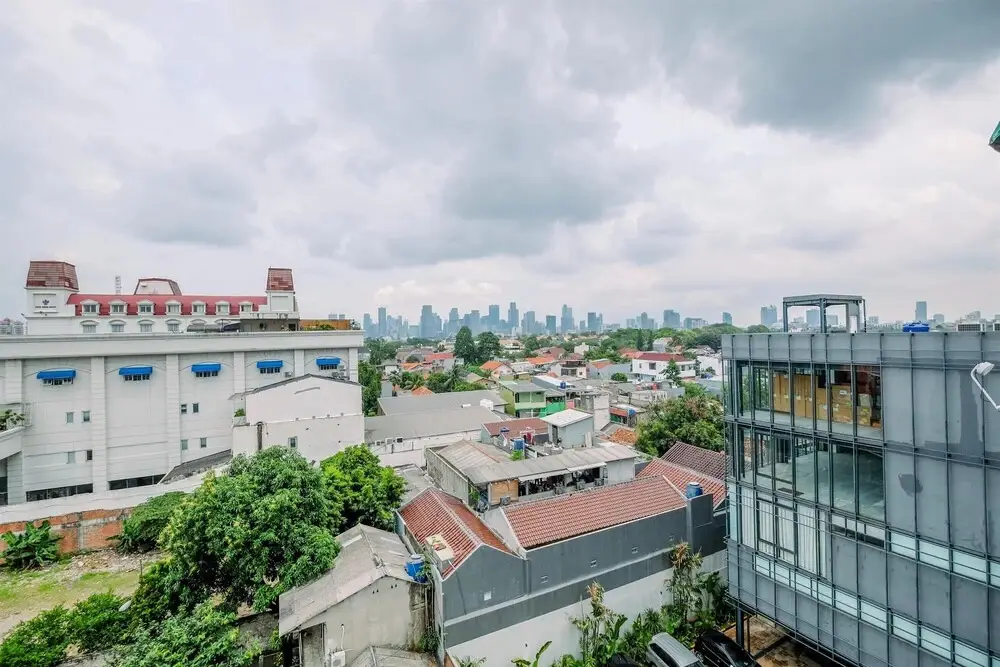 Simply And Comfort Living Studio At Roosseno Plaza Apartment — фото 1