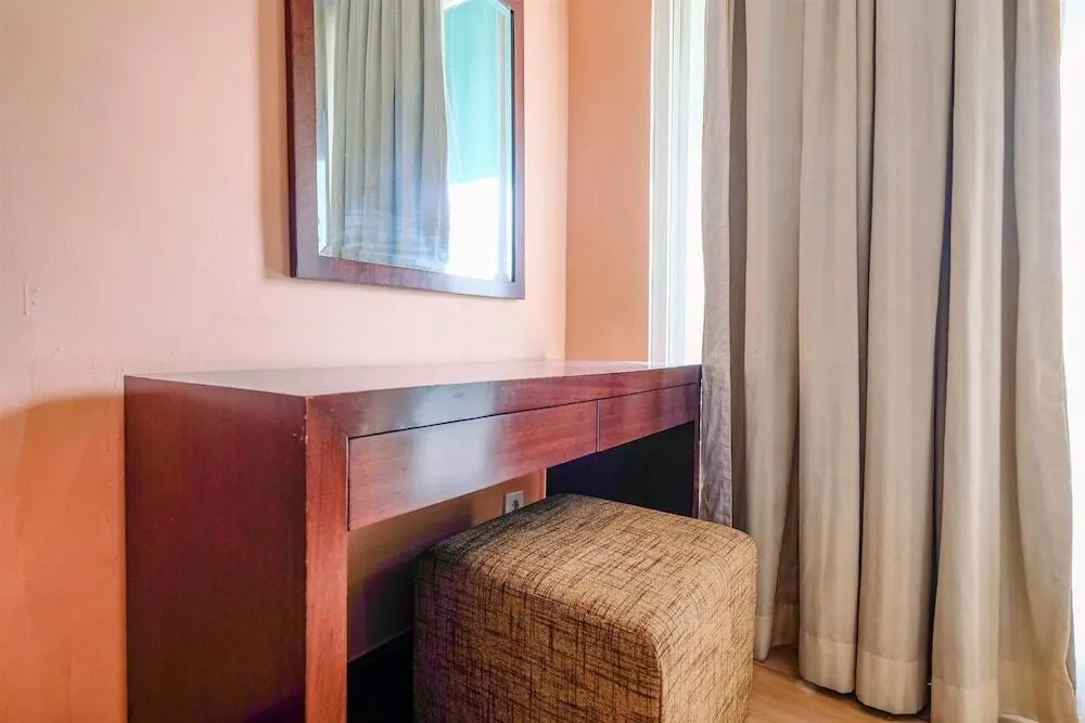 Джакарта: Homey And Comfort Studio At Roosseno Plaza Apartment