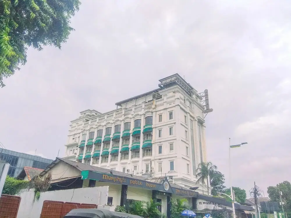 Homey And Comfort Studio At Roosseno Plaza Apartment — фото 1