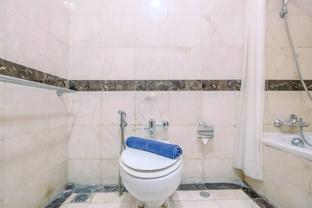Джакарта: Homey And Comfort Studio At Roosseno Plaza Apartment
