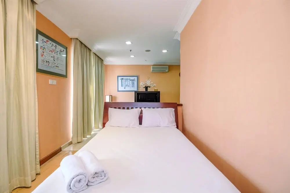 Джакарта: Homey And Comfort Studio At Roosseno Plaza Apartment