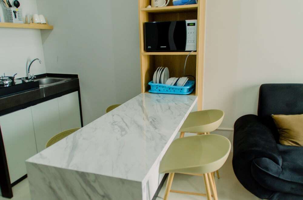 Южный Тангеранг: Elegant And Comfy 2Br Transpark Bintaro Apartment