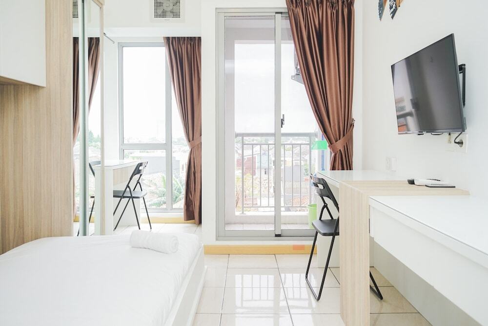 Legok: Comfortable Studio Apartment At M-Town Residence
