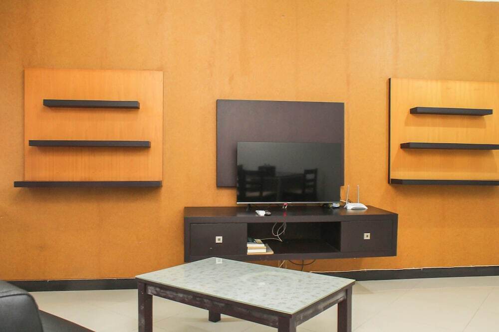 Чикаранг: Comfortable 2Br With Extra Room At Crown Court Executive Condominium