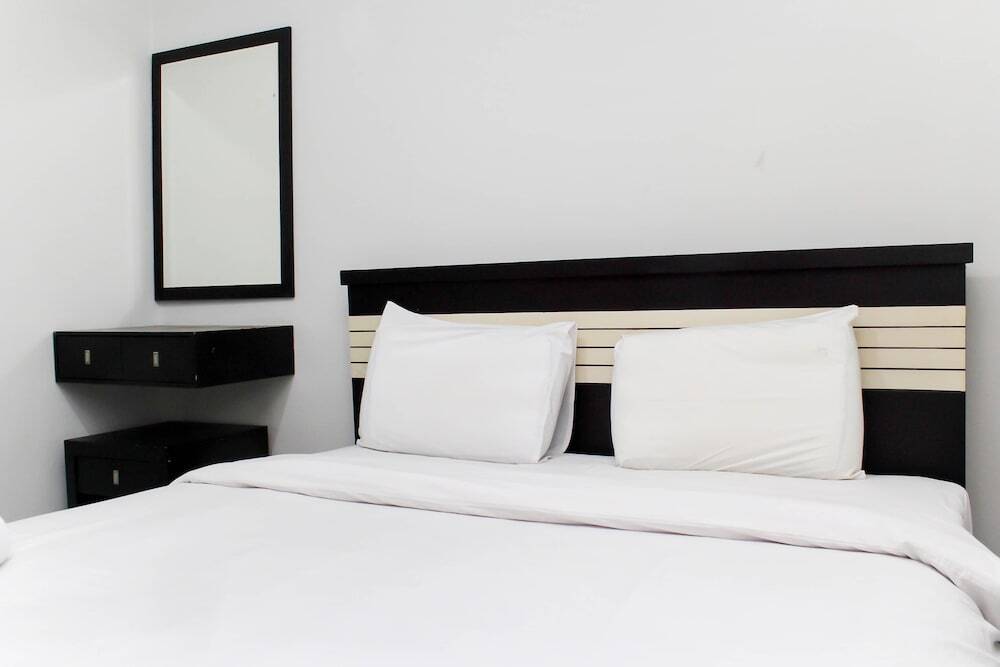 Чикаранг: Comfortable 2Br With Extra Room At Crown Court Executive Condominium
