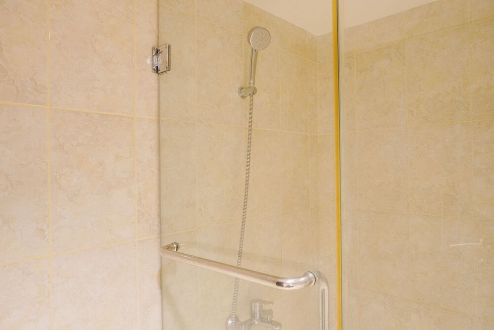 Джакарта: Minimalist And Comfort Studio At Tamansari The Hive Apartment