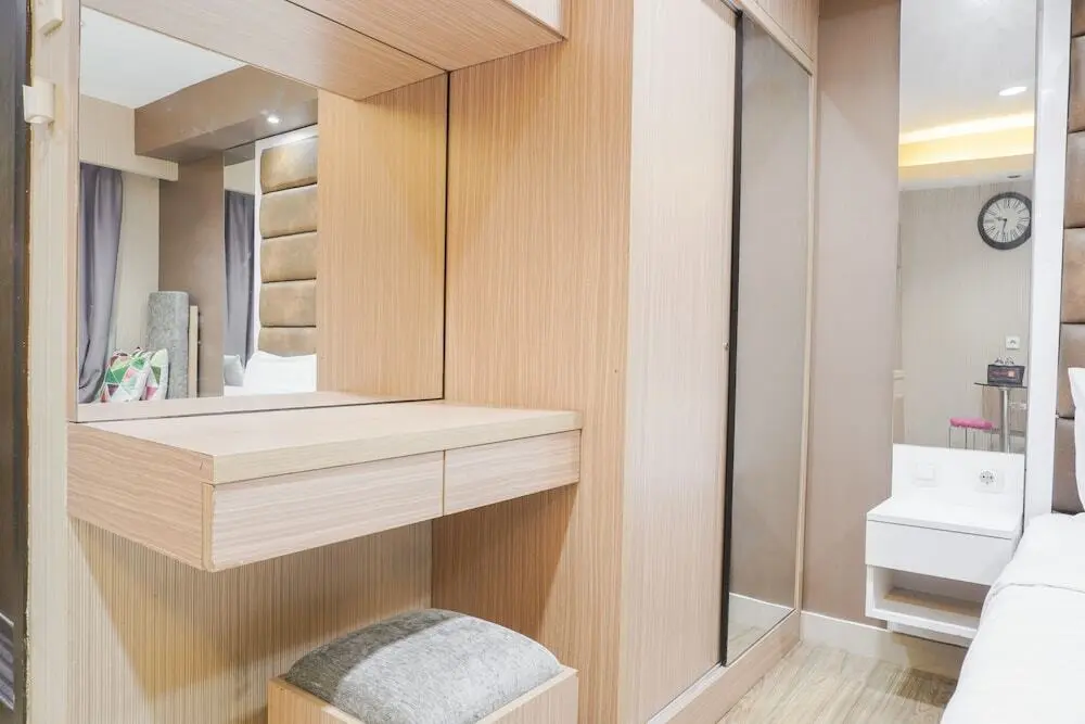 Джакарта: Minimalist Studio Room At Tamansari The Hive Apartment