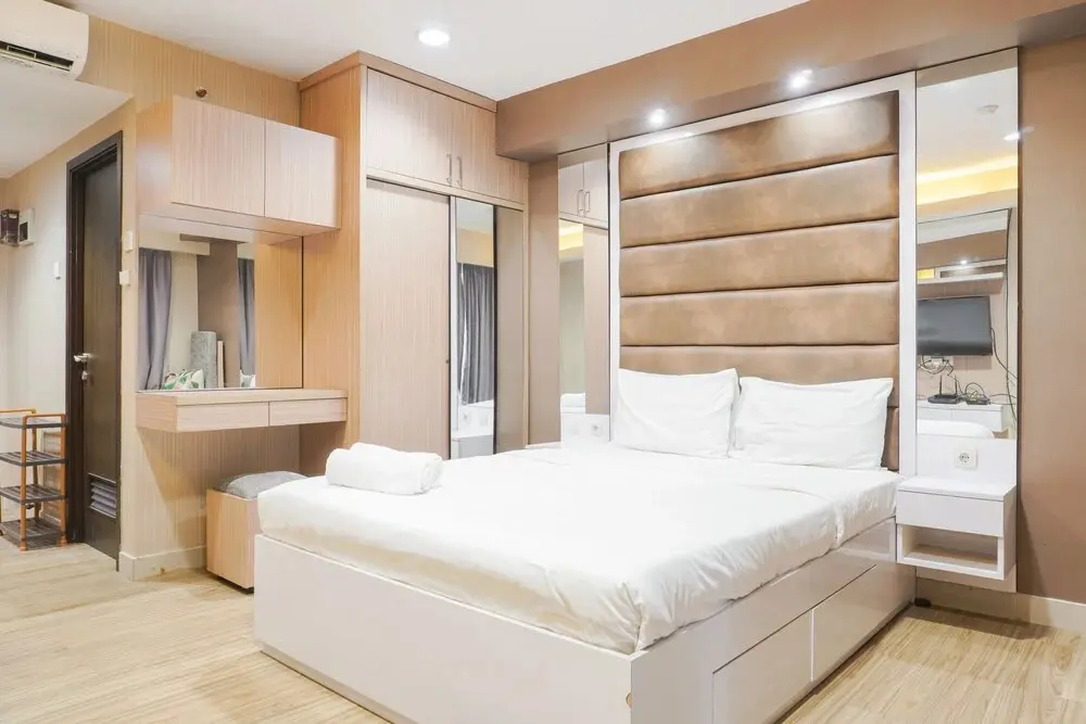 Джакарта: Minimalist Studio Room At Tamansari The Hive Apartment