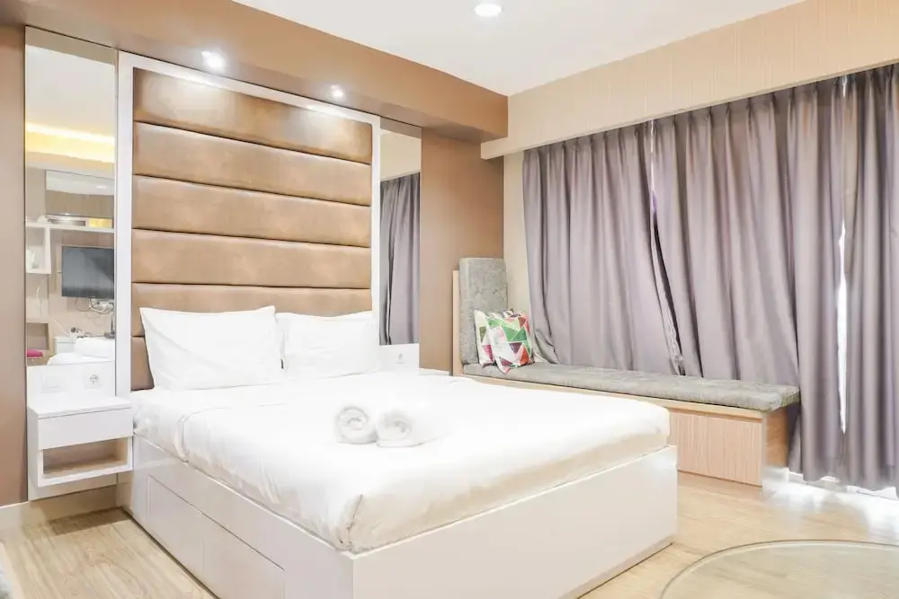 Джакарта: Minimalist Studio Room At Tamansari The Hive Apartment