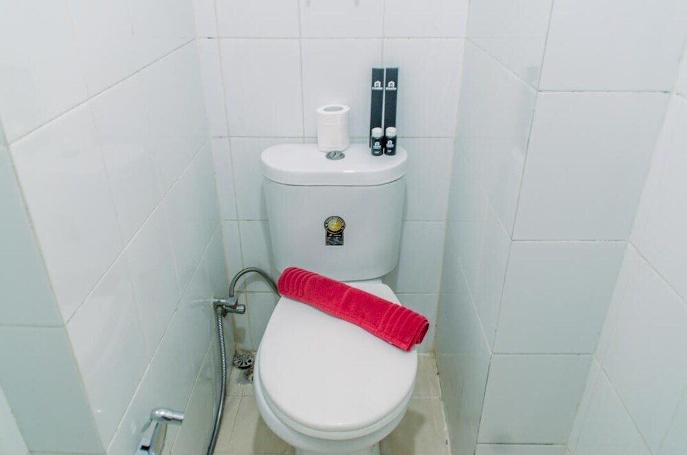 Джакарта: Comfort Living 1Br With Extra Room Apartment At Mt Haryono Residence
