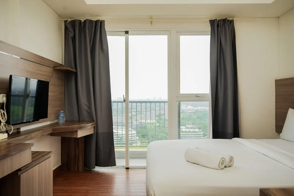 Южный Тангеранг: Comfort And High Floor Studio Room At Casa De Parco Apartment
