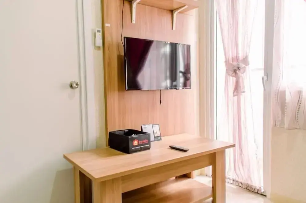 Джакарта: Elegant And Tidy 2Br Green Pramuka City Apartment Near Mall