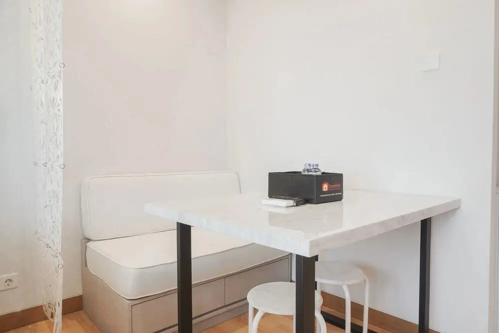 Elegant And Nice Studio At Capitol Suites Apartment — фото 1