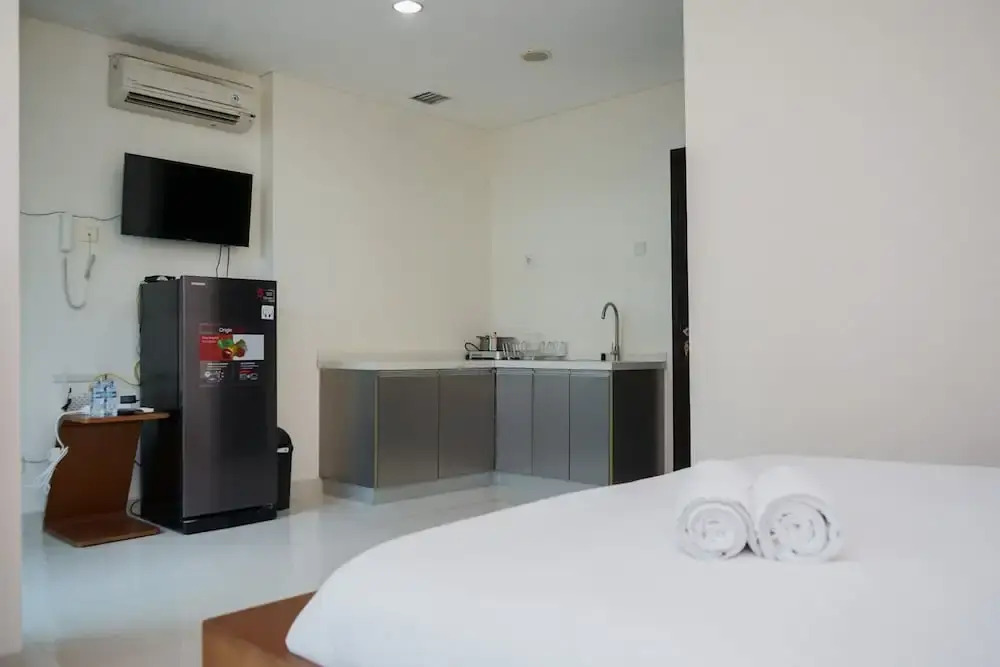Comfort And High Floor Studio At Brooklyn Alam Sutera Apartment — фото 1