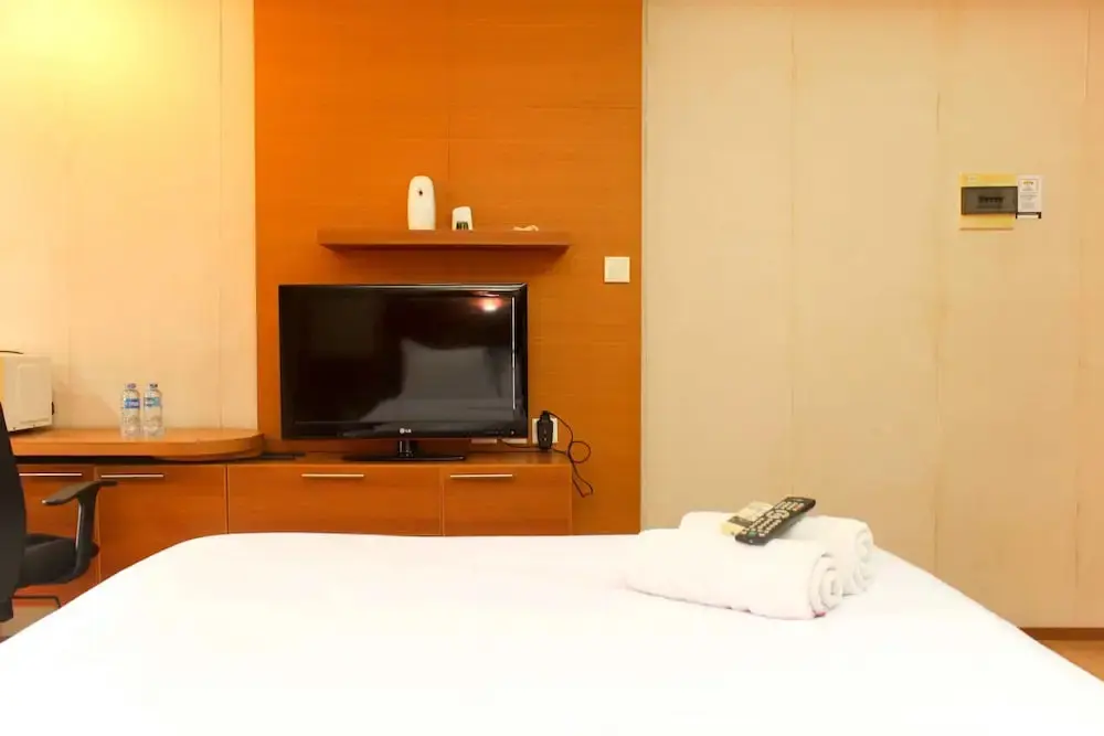Чикаранг: Cozy Stay Studio Apartment (No Kitchen) At Metropark Condominium Jababeka