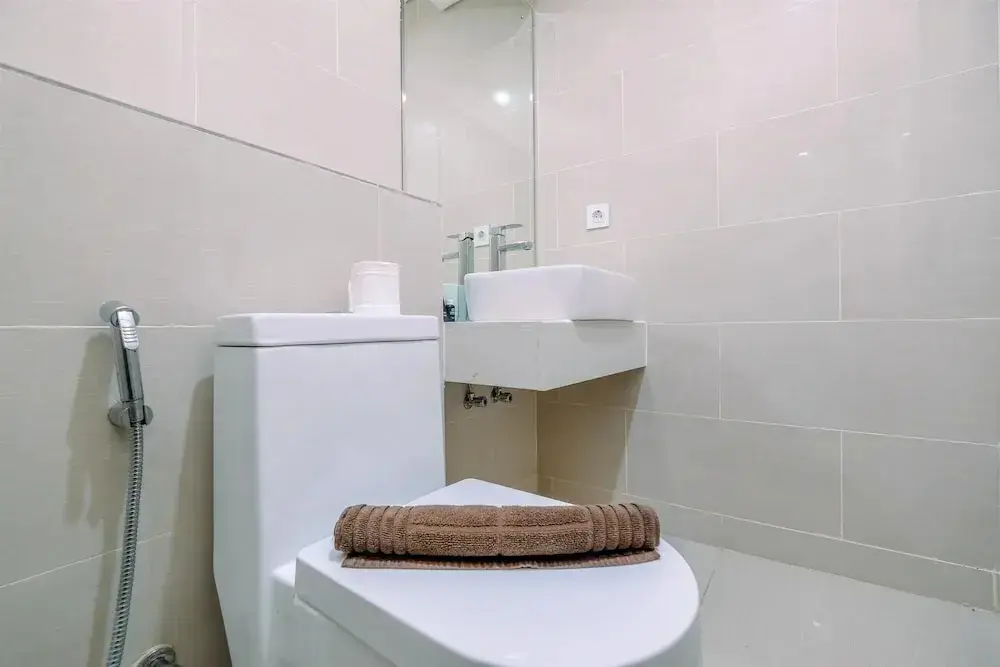 Джакарта: Fancy and Nice Studio at Daan Mogot City Apartment