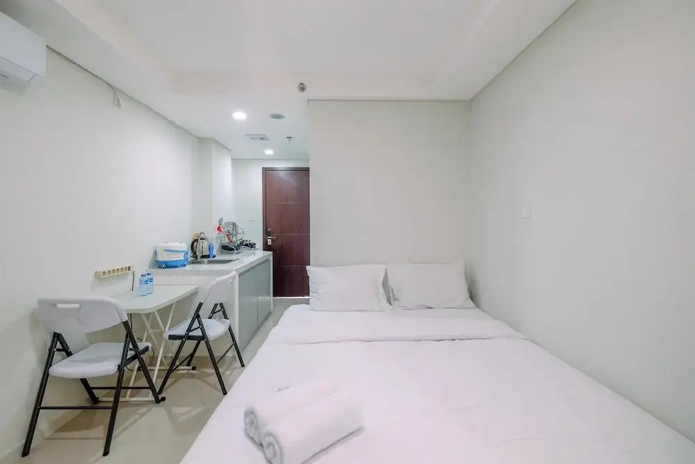Джакарта: Fancy and Nice Studio at Daan Mogot City Apartment