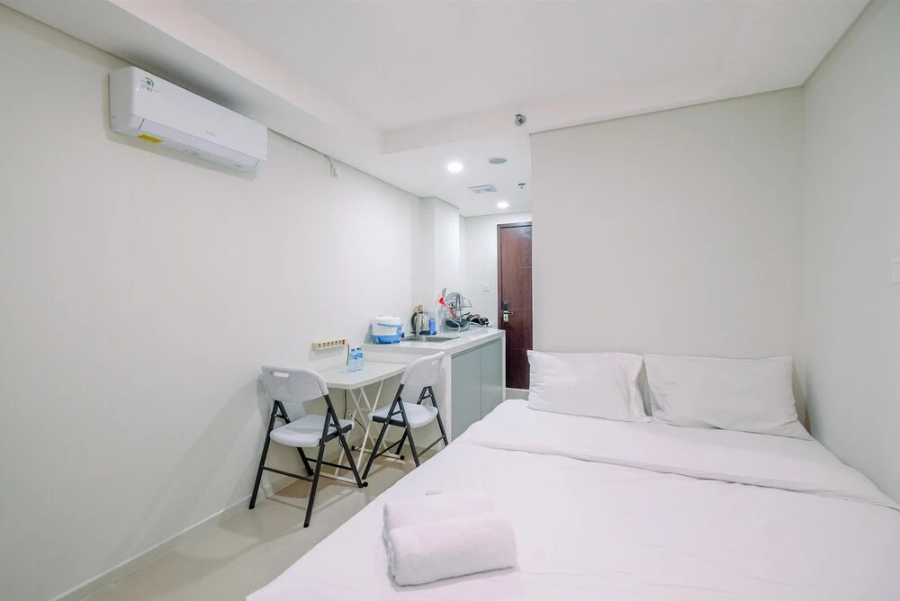 Джакарта: Fancy and Nice Studio at Daan Mogot City Apartment