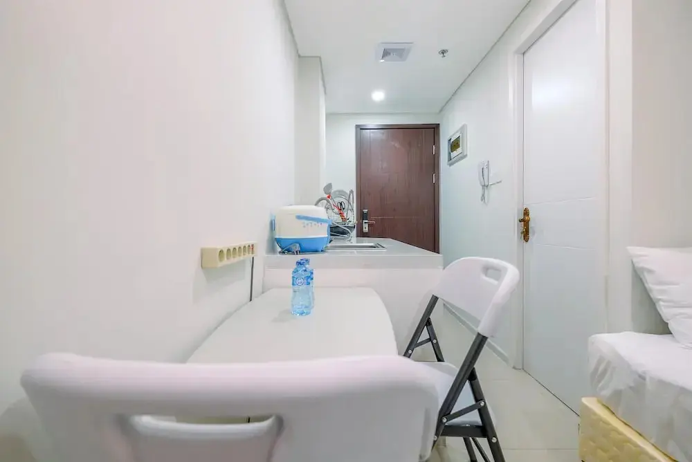 Джакарта: Fancy and Nice Studio at Daan Mogot City Apartment