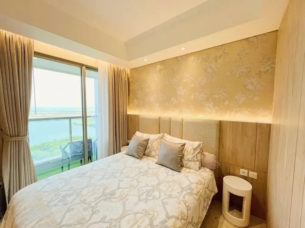Джакарта: Gold Coast PIK Premium Seaview Apartment