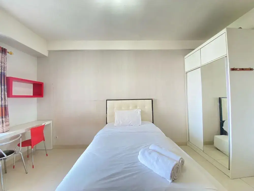 Сумеданг: Quiet Private Studio Room At Pinewood Jatinangor Apartment