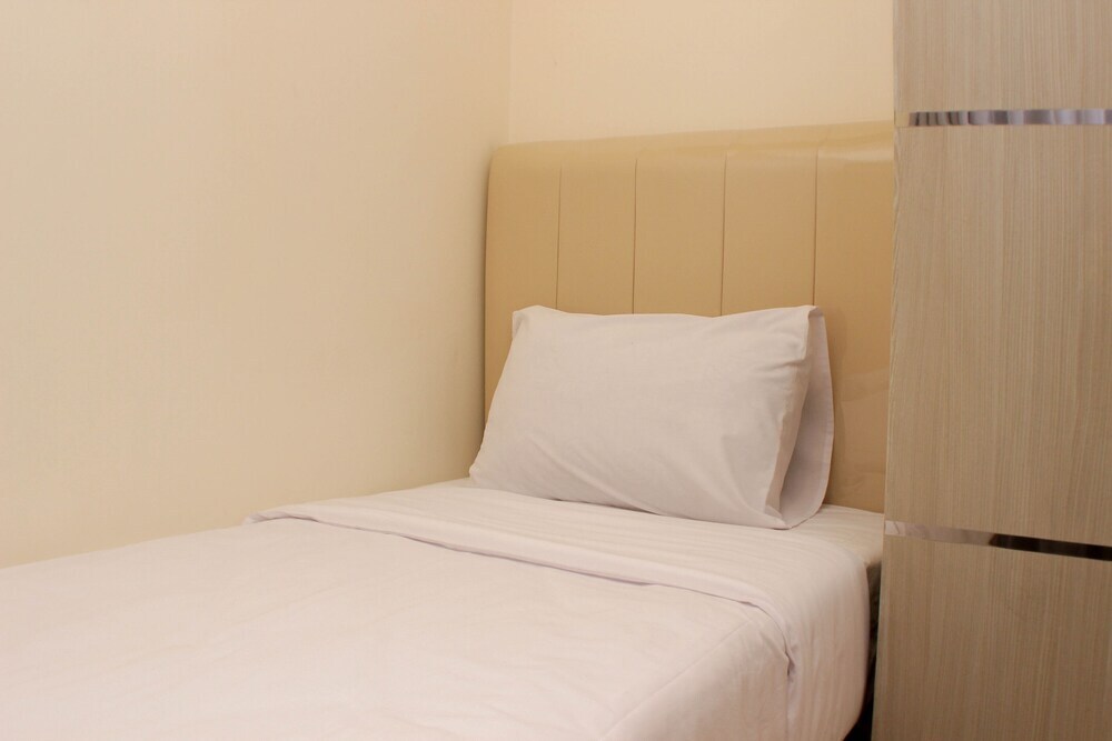 Сибату: Homey Living 2Br At Meikarta Apartment