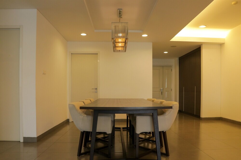 Джакарта: Spacious And Modern 3Br Apartment At Simprug Park Residences