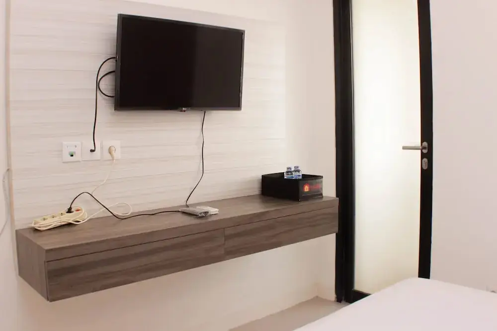Караванг: Cozy Stay Studio Urbantown Karawang Apartment