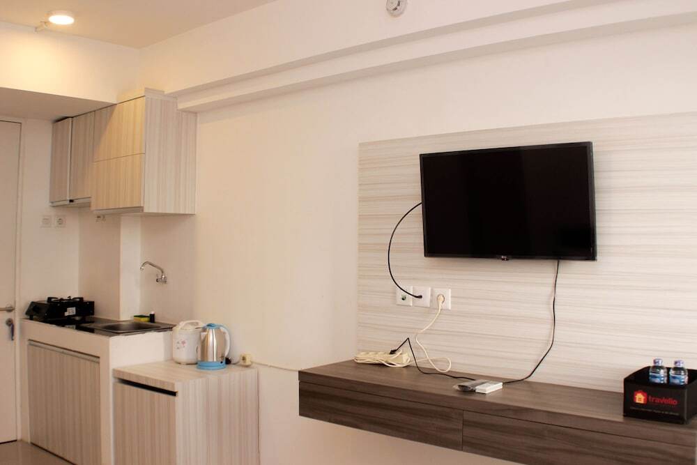 Караванг: Cozy Stay Studio Urbantown Karawang Apartment