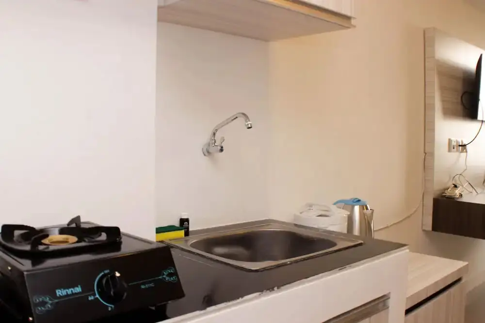 Караванг: Cozy Stay Studio Urbantown Karawang Apartment